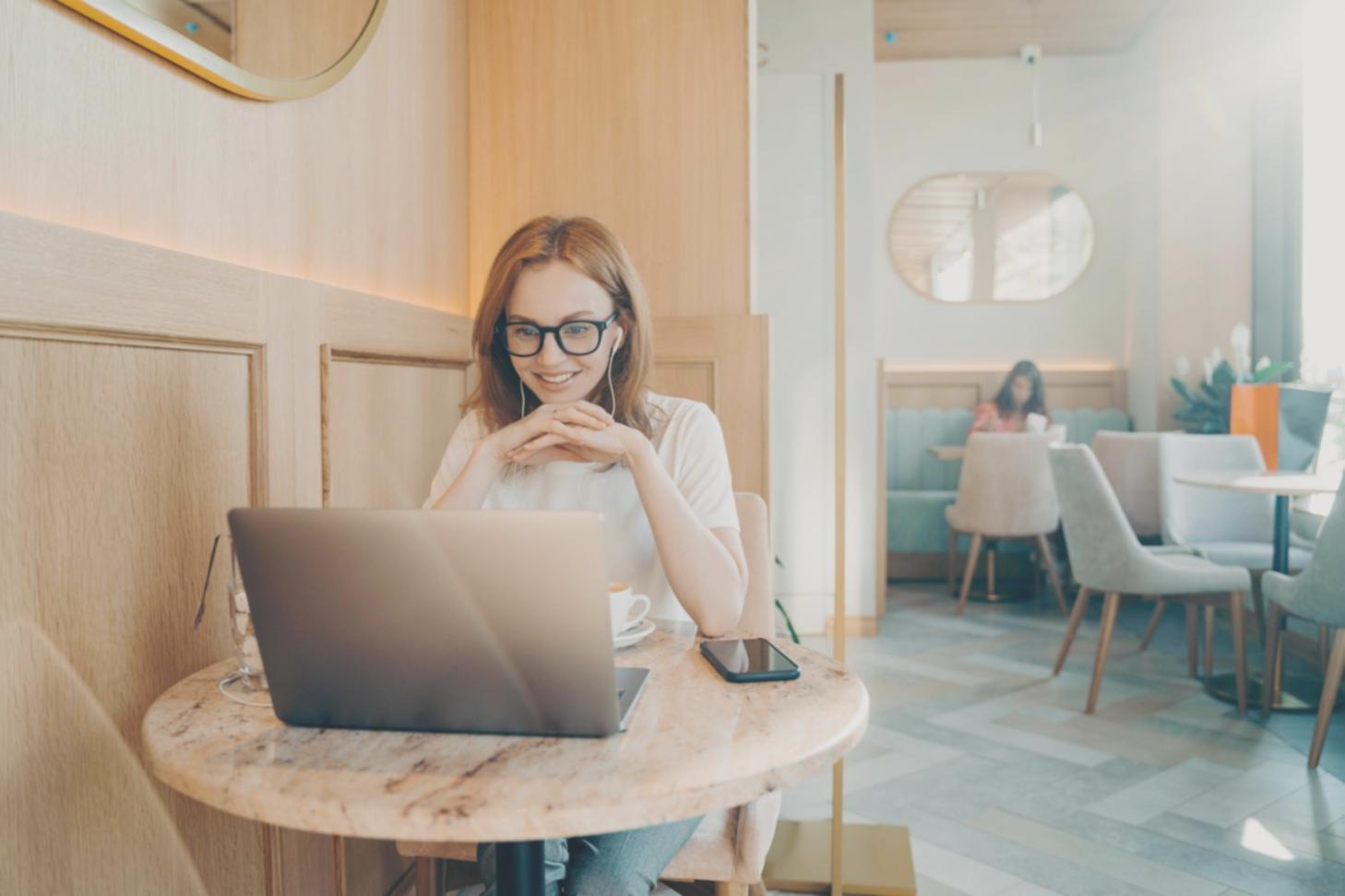 Espace de formation avec tableaux financiers