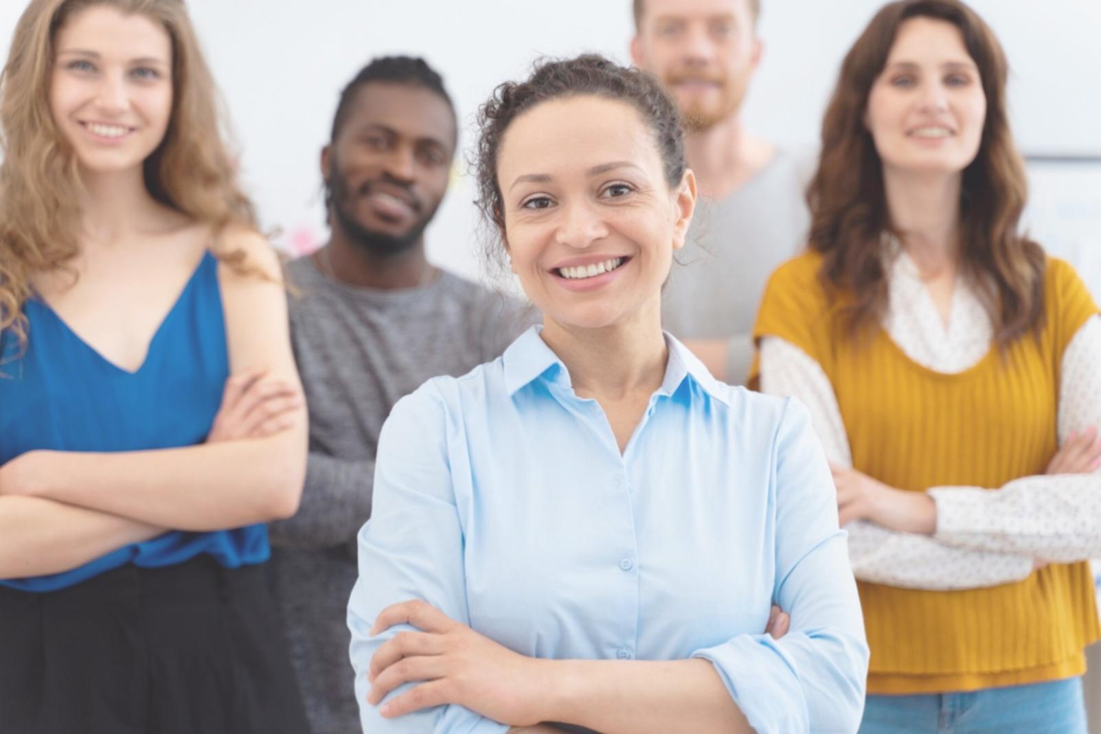 Graphiques et tableaux de bord montrant l'évolution saisonnière des ventes