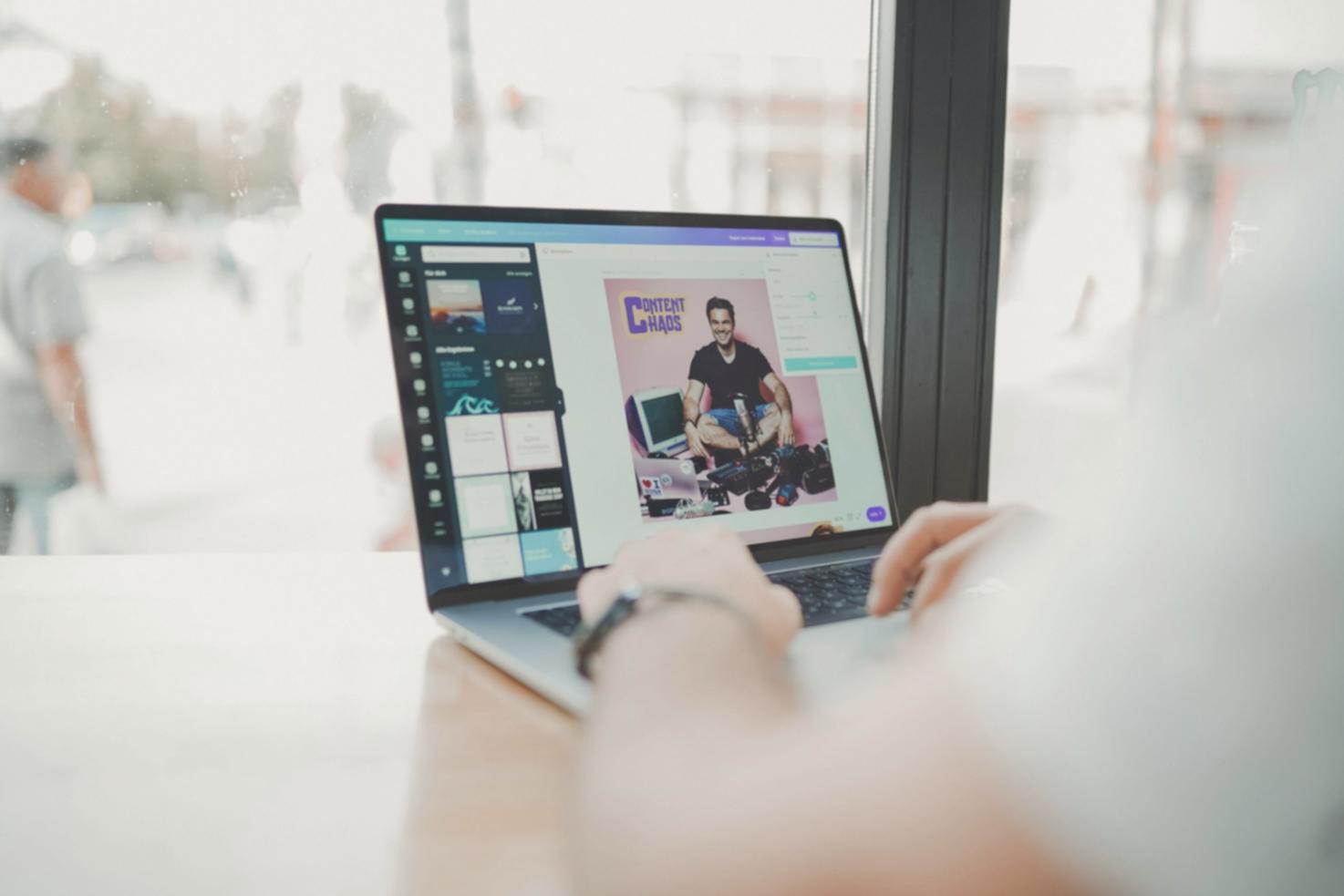 Salle de formation avec participants travaillant sur leurs budgets